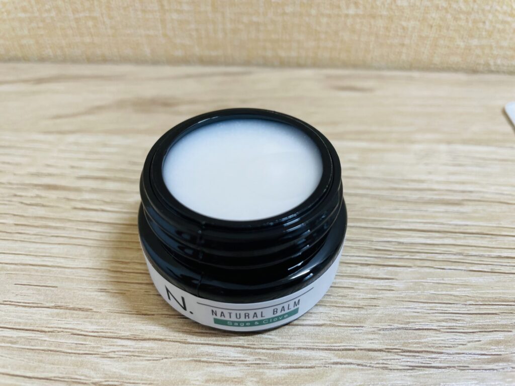 ナプラN.ナチュラルバームの中身の質感とテクスチャーがわかる写真