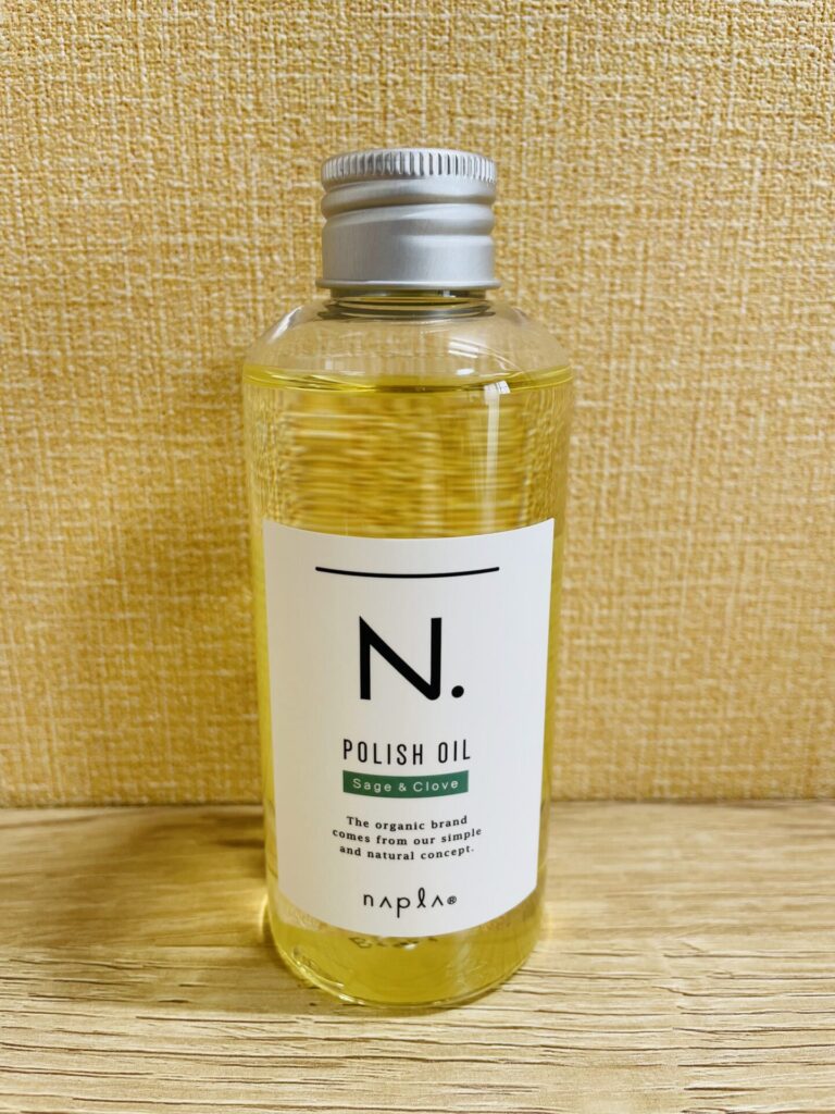 ナプラN.ポリッシュオイルのボトルとオイルの質感がわかる写真