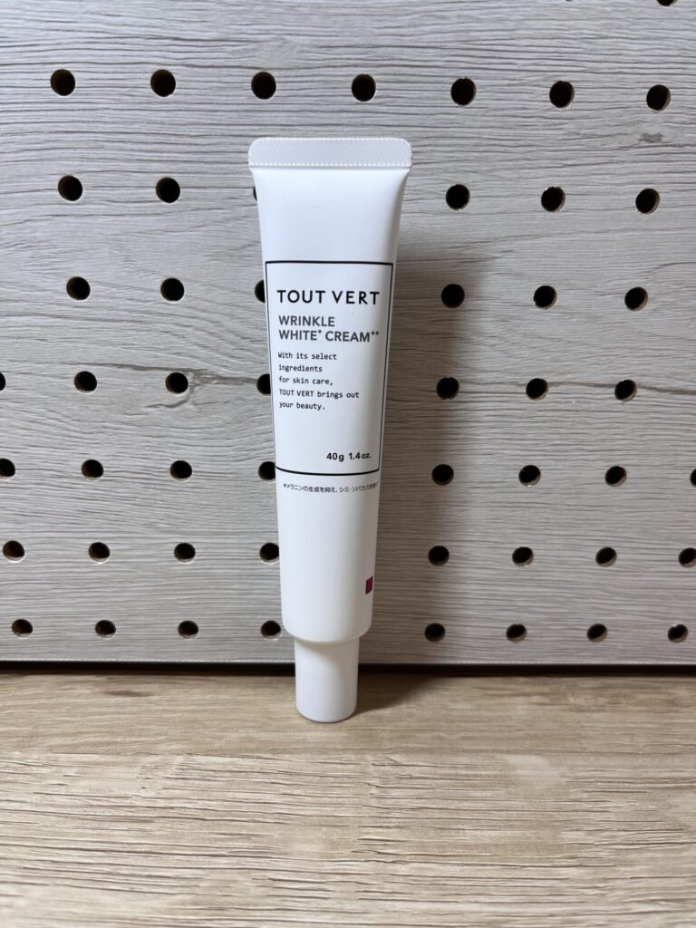 トゥヴェールのリンクルホワイトクリームのパッケージ正面を撮影した写真
