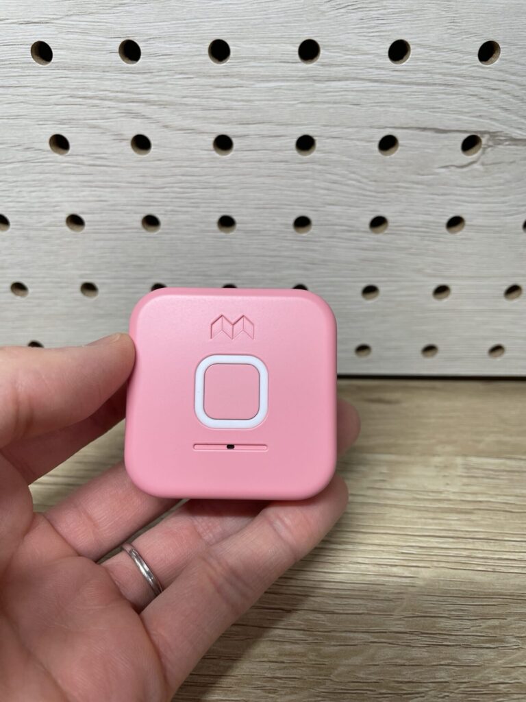 みてねみまもりGPS本体の外観がわかる写真