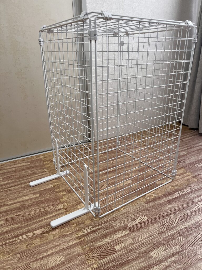 ダイソーのワイヤーネットを組み合わせて作った箱型の加湿器ガード