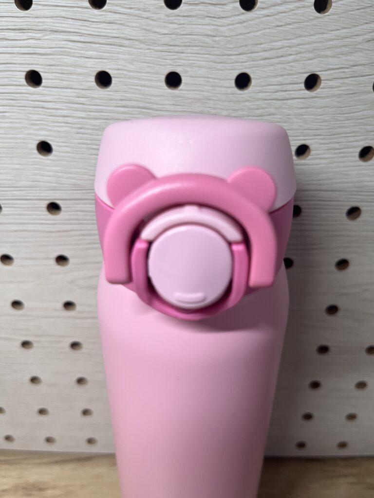 象印シームレスせん水筒のロック部分 子どもでも押しやすいボタン