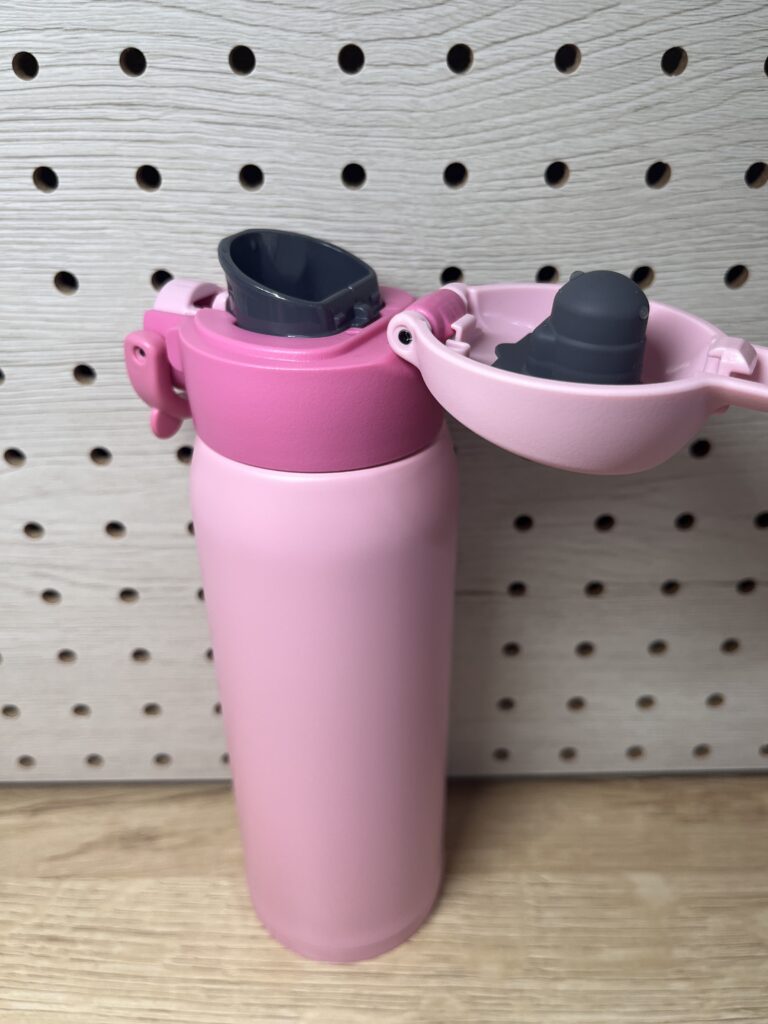 象印シームレスせん水筒 フタを開けた直飲み口