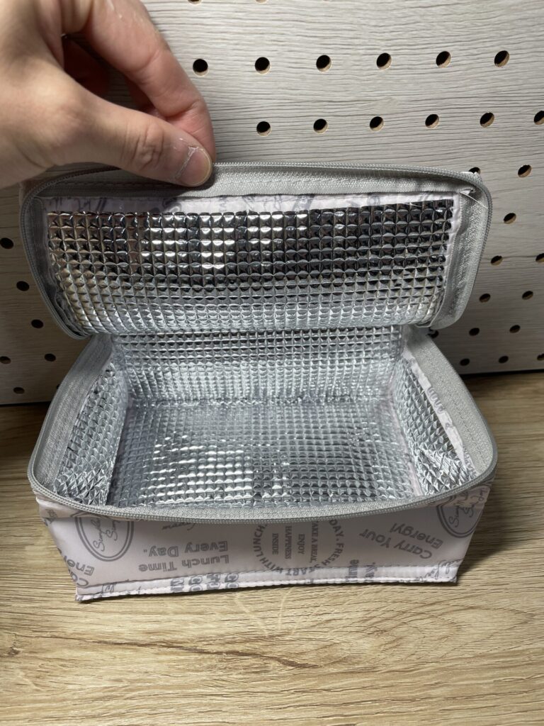 セリアの保冷ランチバッグの内側のアルミシート