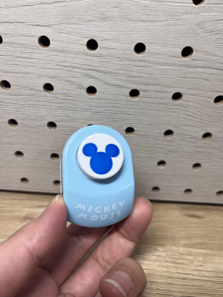 セリアのミッキー型のりパンチ本体