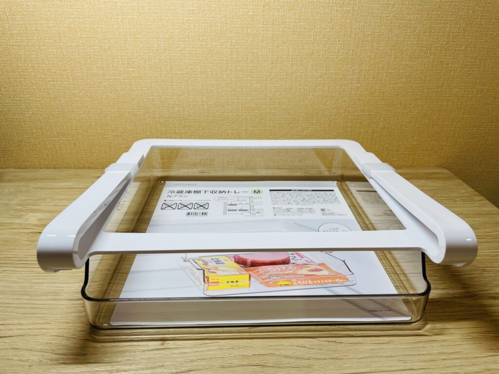 冷蔵庫の棚下スペースを活用できる収納トレー