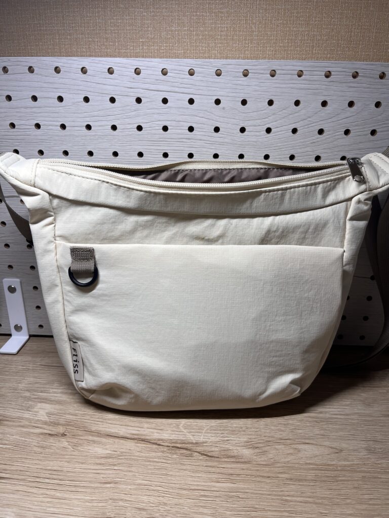 WORKMAN Colorsで購入した5Lショルダーバッグの外観