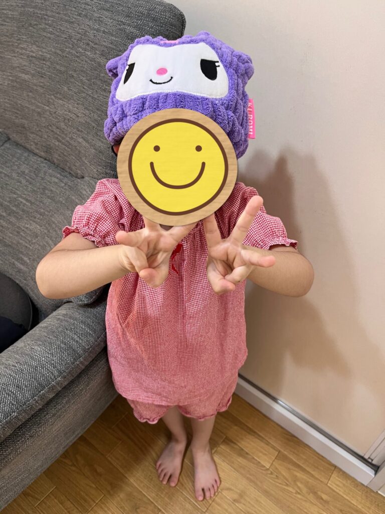 西松屋で購入したクロミの吸水キャップをかぶる子ども